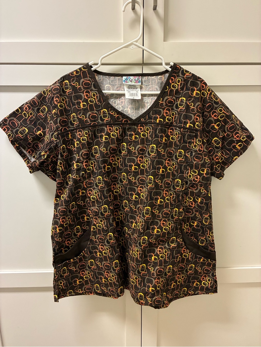 Women’s V-Neck Scrub Top in Brown Geometric Print 2X